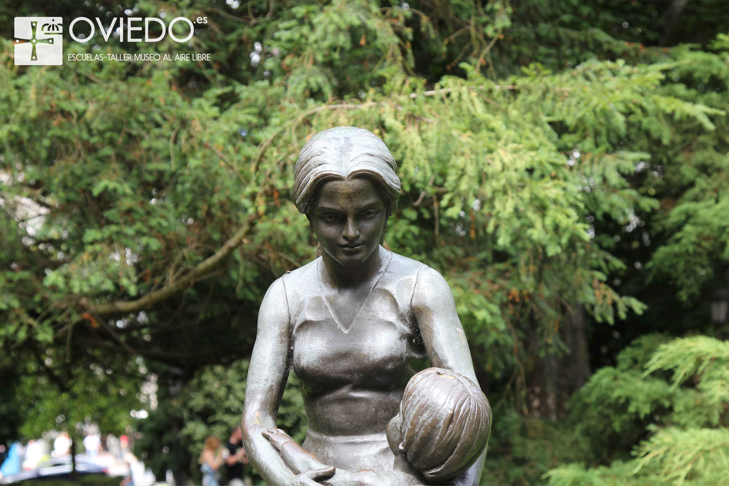 estatua Maternidad del Campo San Francisco